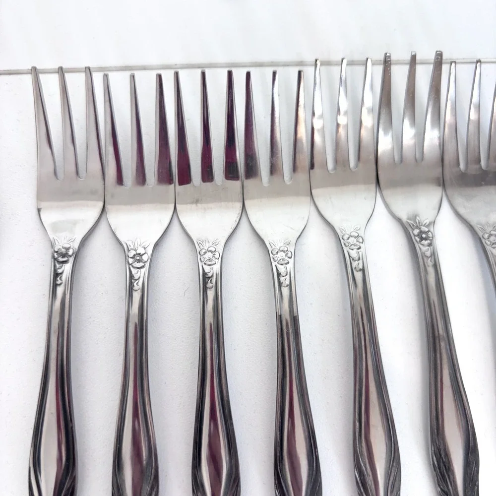 Vintage 28 Piece Lifetime Stainless Steel Silverware Flatware Set Korea Floral